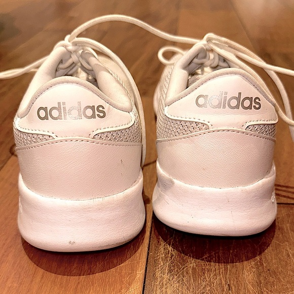 Women’s White Adidas Running Shoe 8.5 - Picture 3 of 3